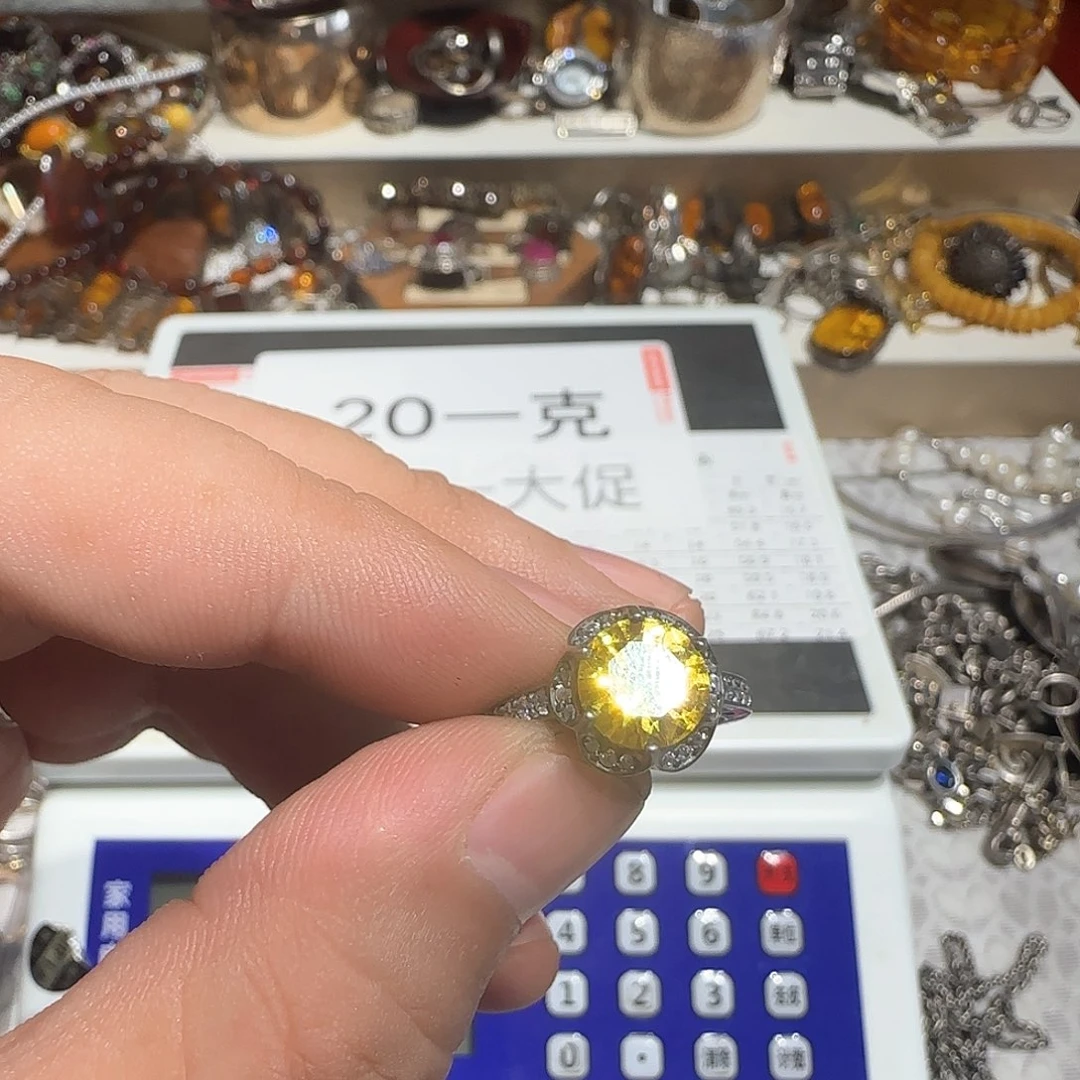 糖***y大理石纯铜吊坠的设计也是