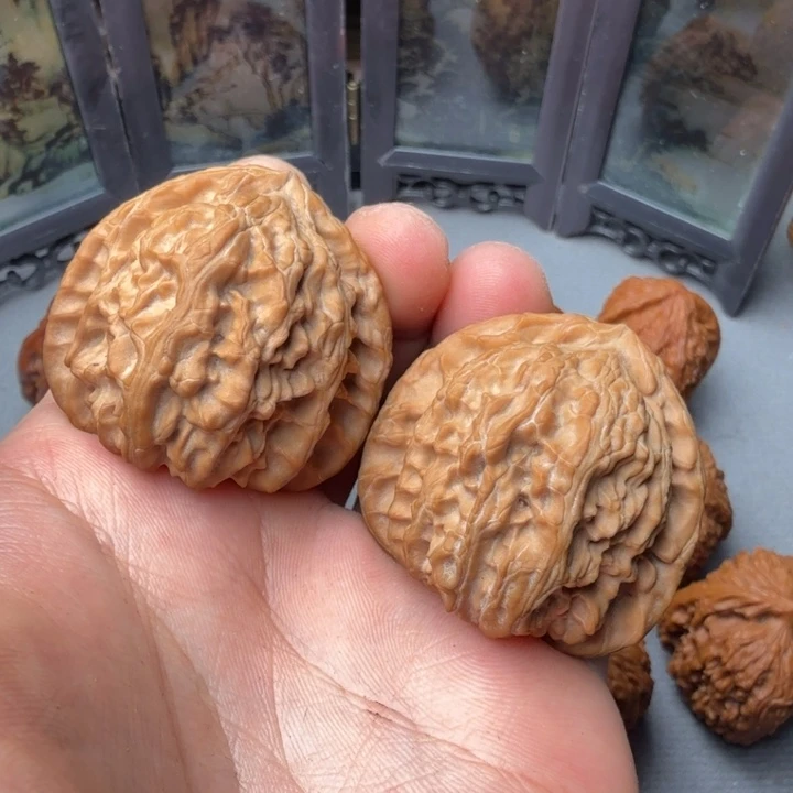 文玩核桃吊坠白狮子40