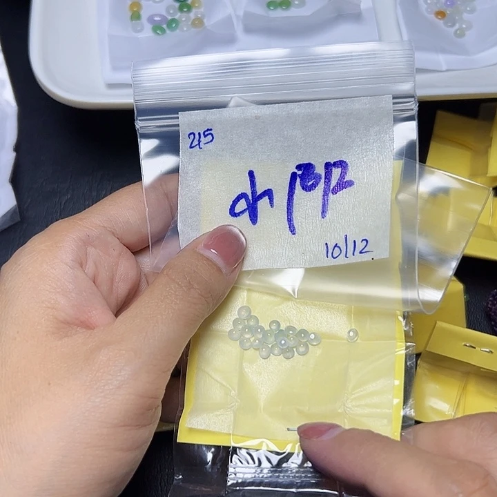 未镶嵌定制翡翠小**乖