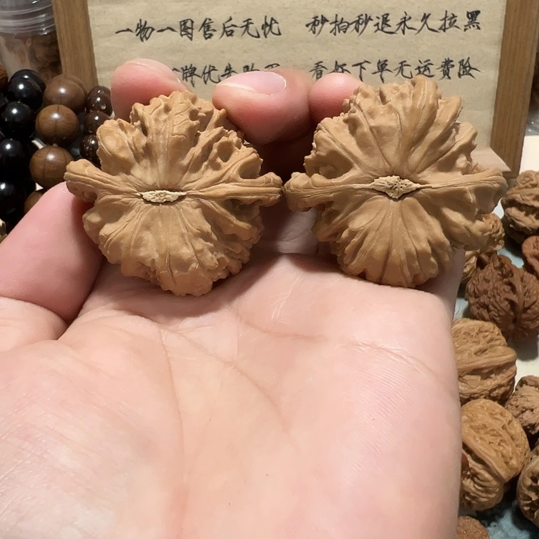 素***衣文玩核桃44尺白狮子