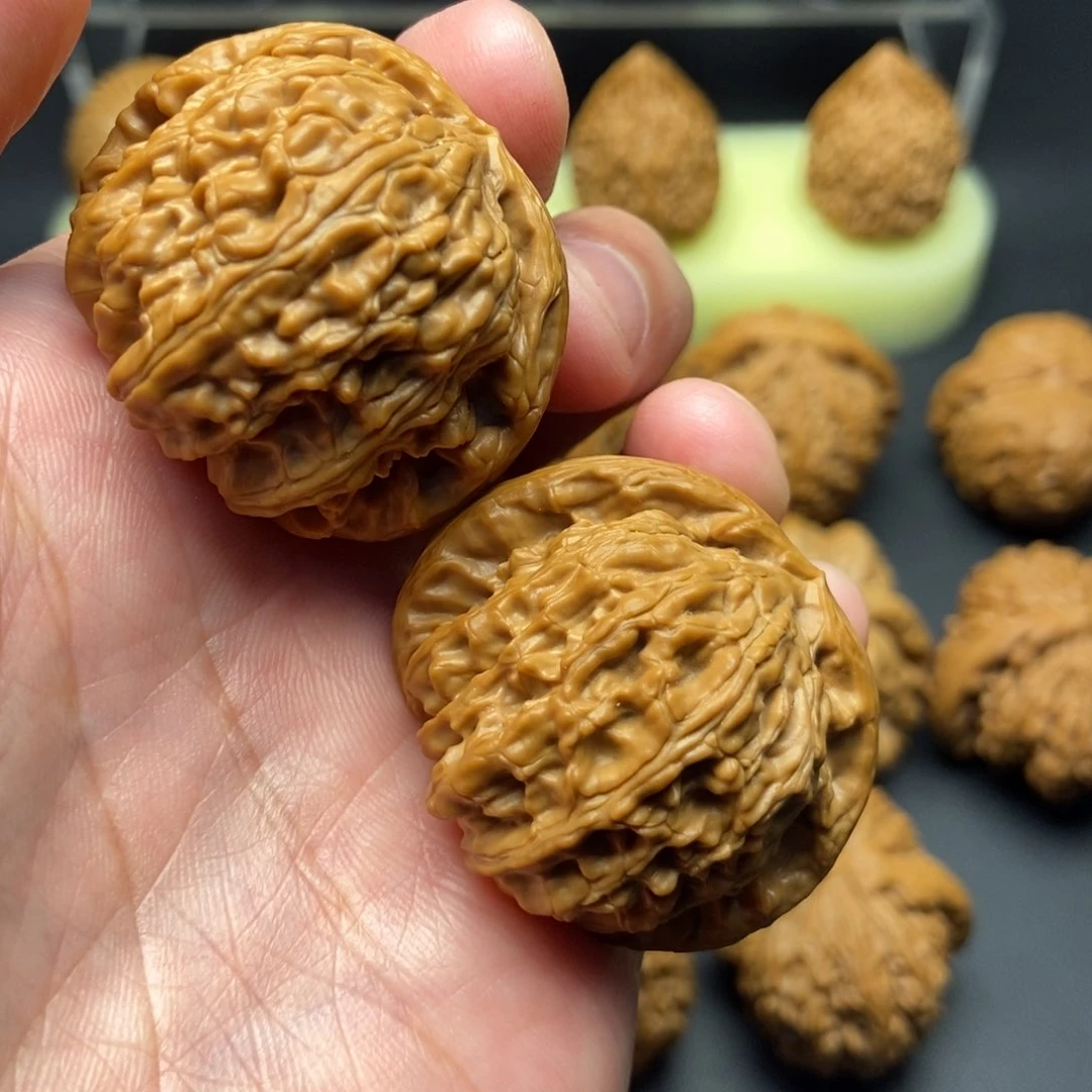 文玩核桃吊坠我****?白狮子