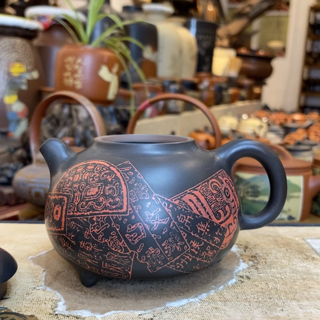 闫***构云南建水紫陶彩填壶