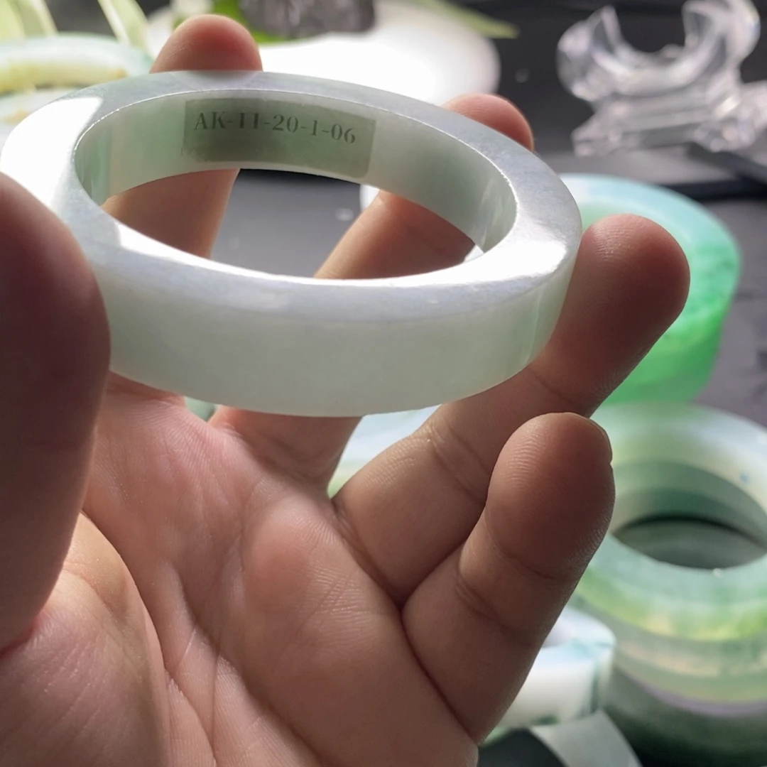 娟***子定制翡翠未镶嵌手镯