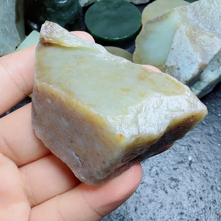 和田玉（糖玉）未镶嵌珠宝奇石