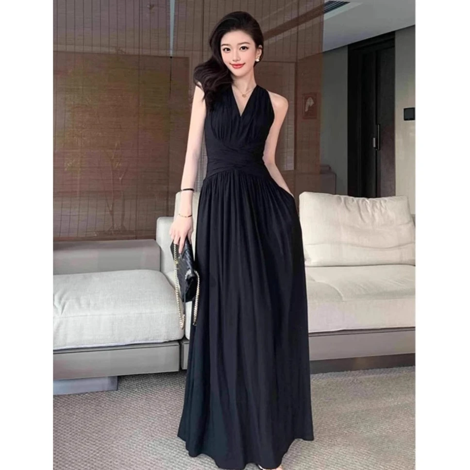 法式无袖挂脖v领连衣裙女夏季大码胖m气质漂亮海边度假黑色长裙子