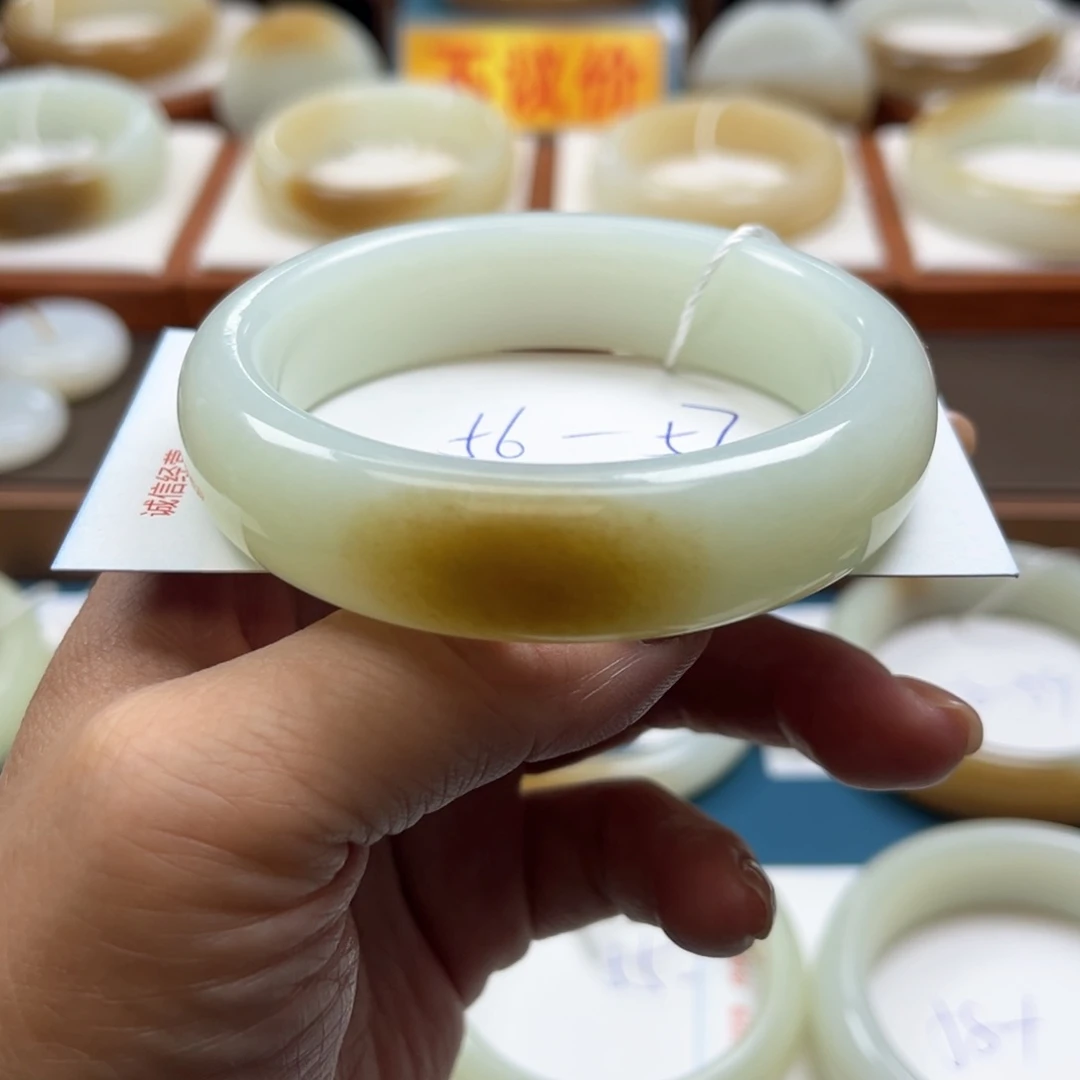 未镶嵌手镯和田玉