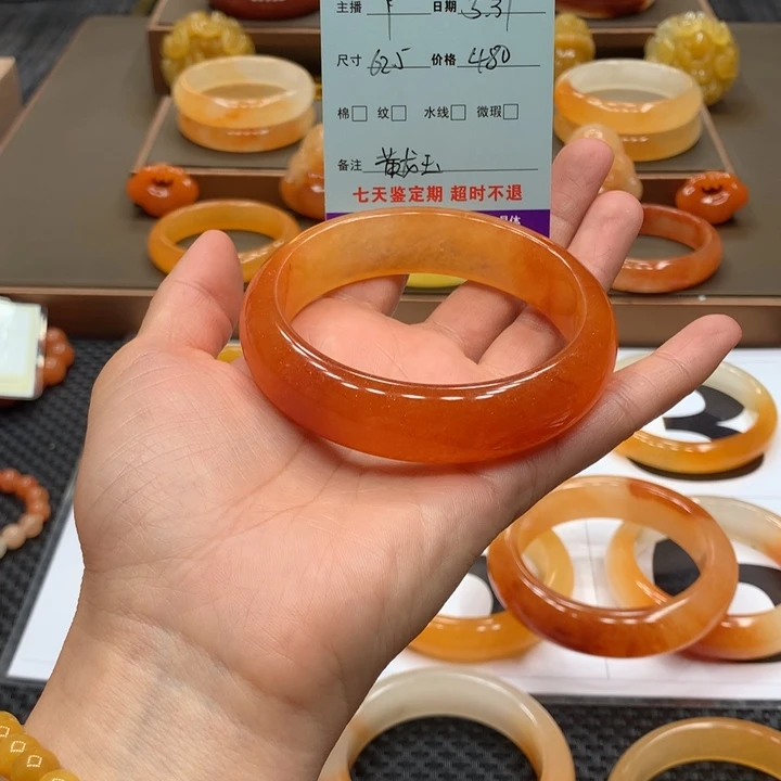 石英质玉（黄龙玉）未镶嵌手镯?****