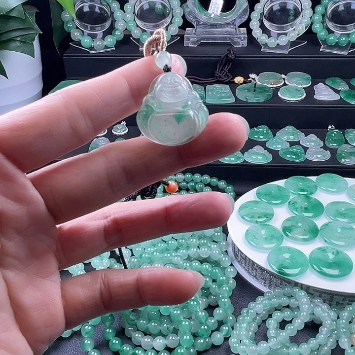 石英质玉未镶嵌颈饰