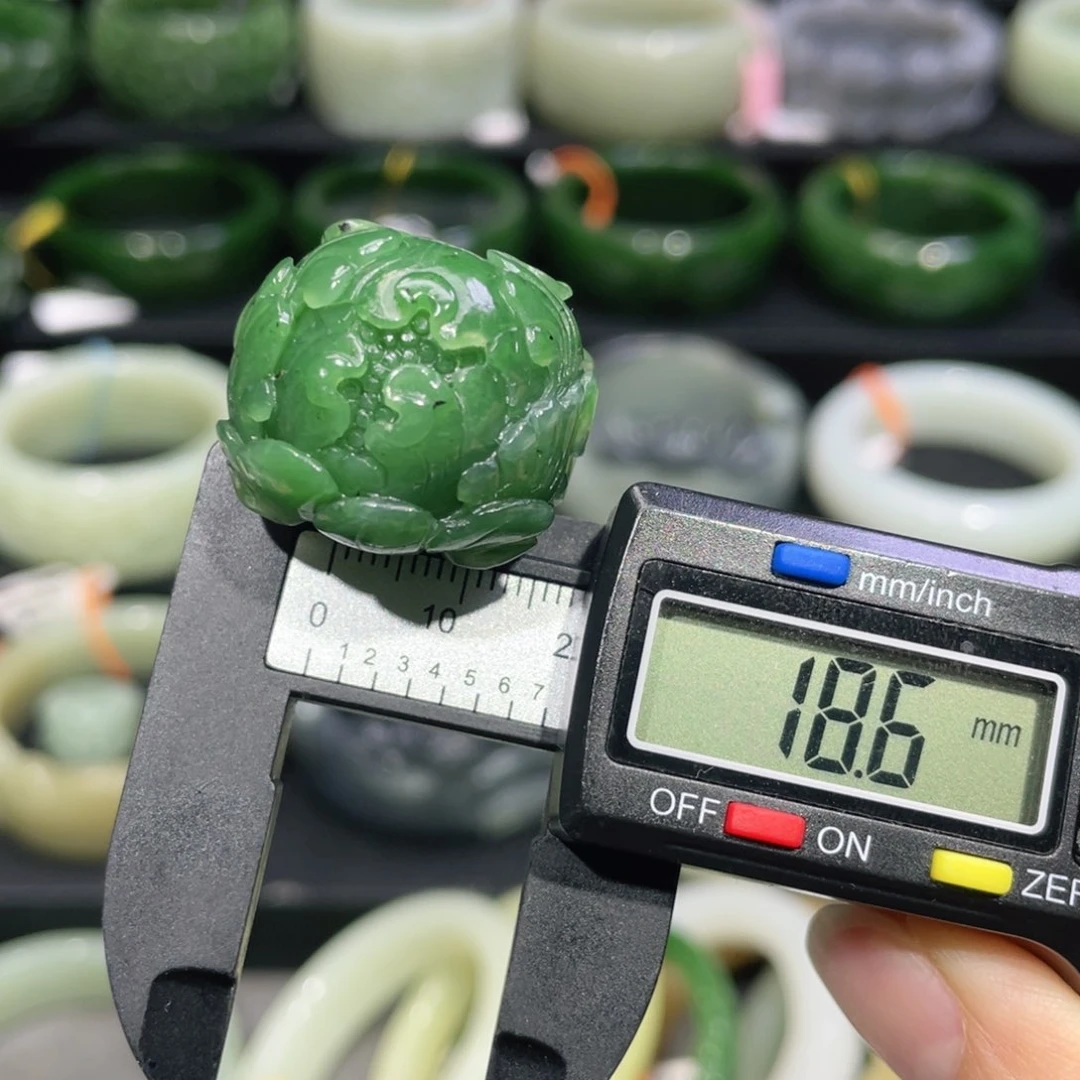 未镶嵌戒指和田玉