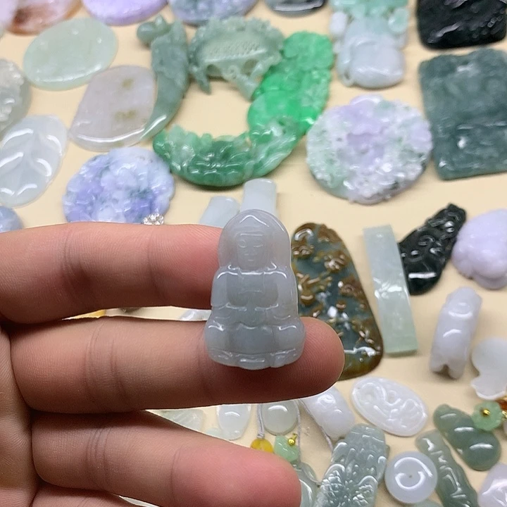 翡翠未镶嵌颈饰链接