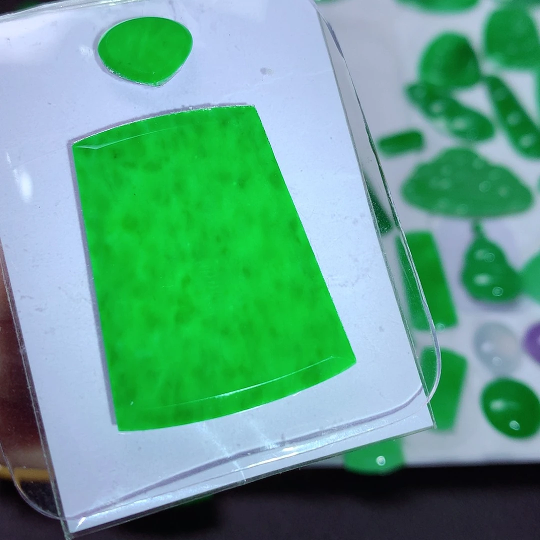 翡翠颈饰未镶嵌天然翡翠