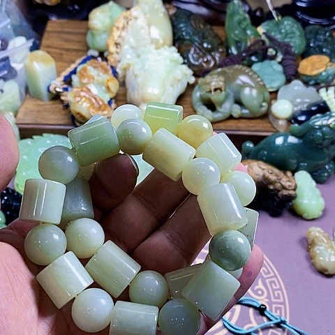 未镶嵌蛇纹石玉颈饰