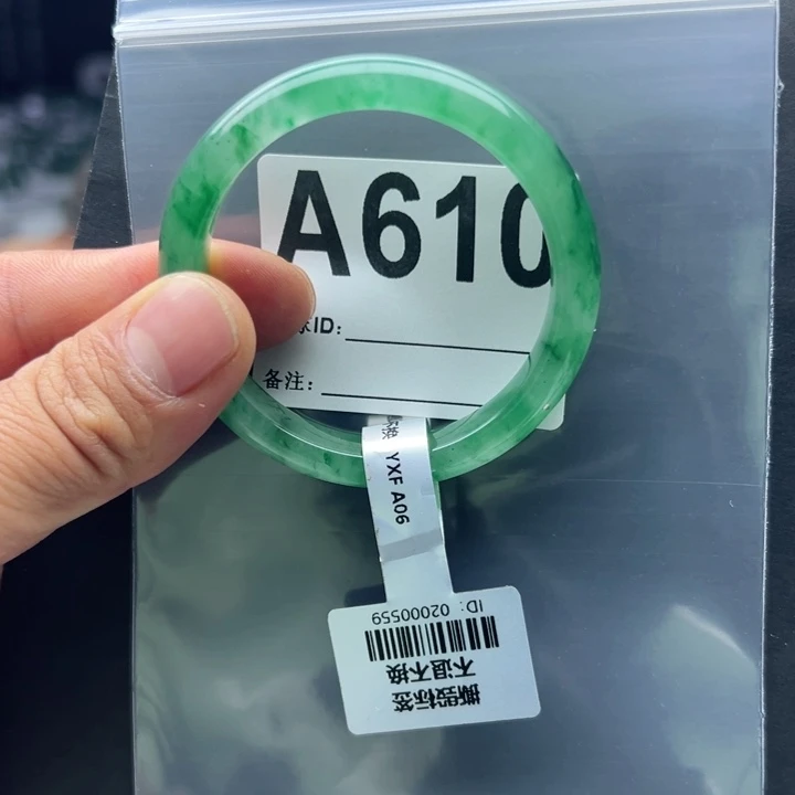 刘***2石英质玉未镶嵌手镯51.2-610