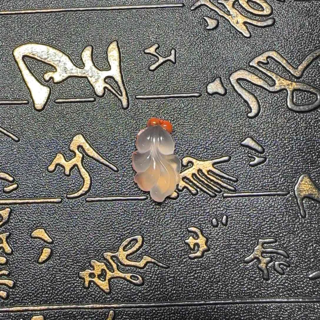 南红玛瑙未镶嵌冰飘金鱼吊坠