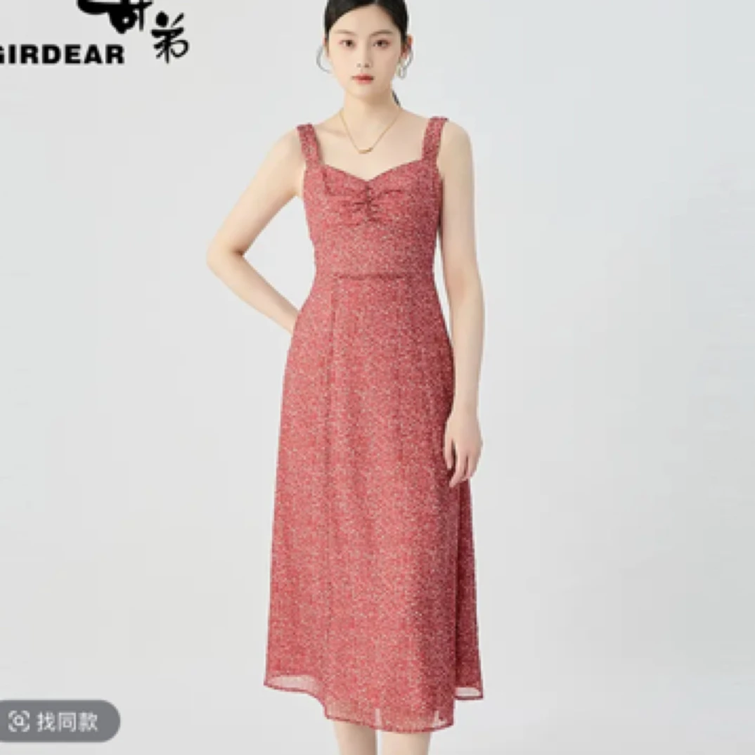 哥弟 夏季新款女装舒适简约百搭桃心领吊带碎花连衣裙150028
