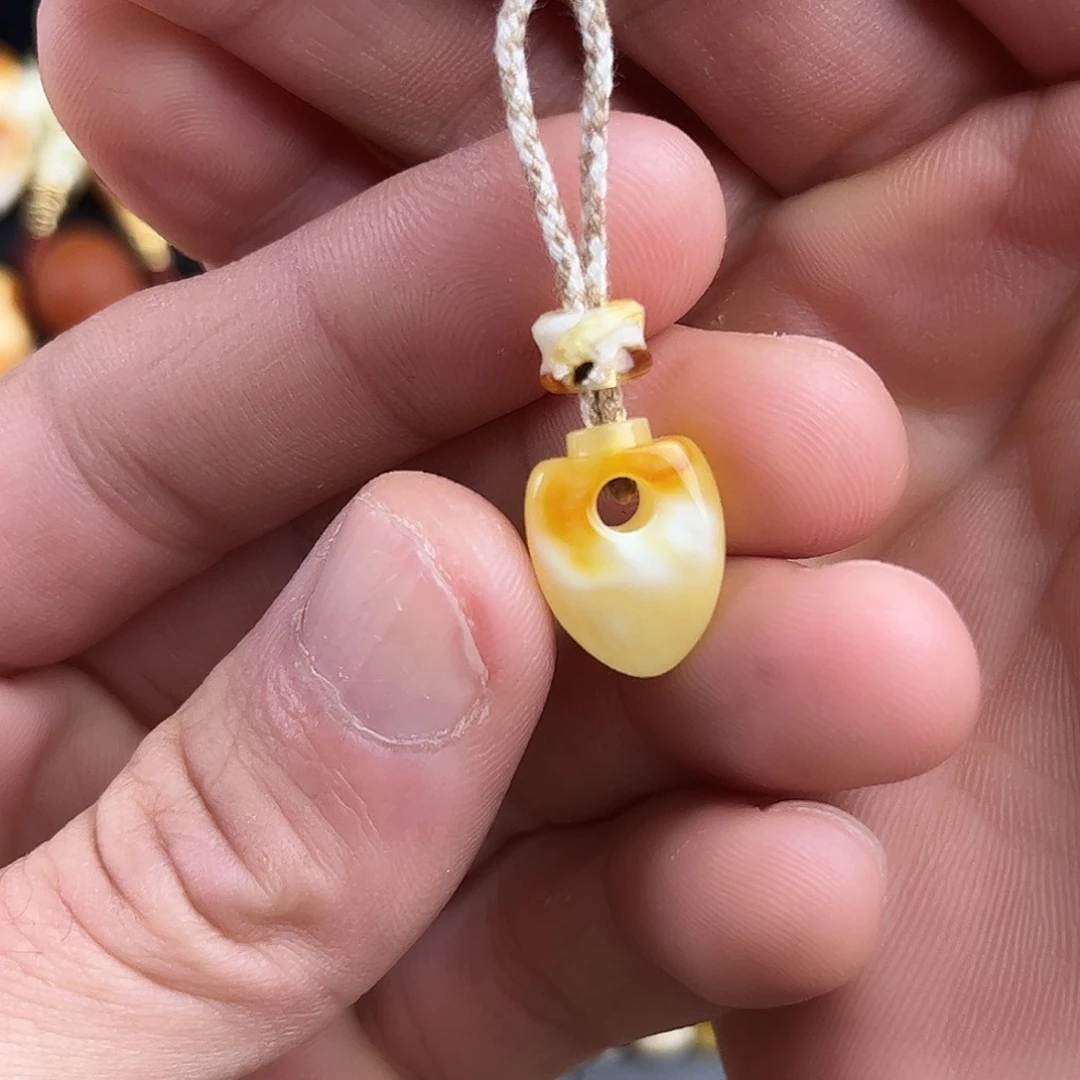 蜜蜡未镶嵌珠宝奇石