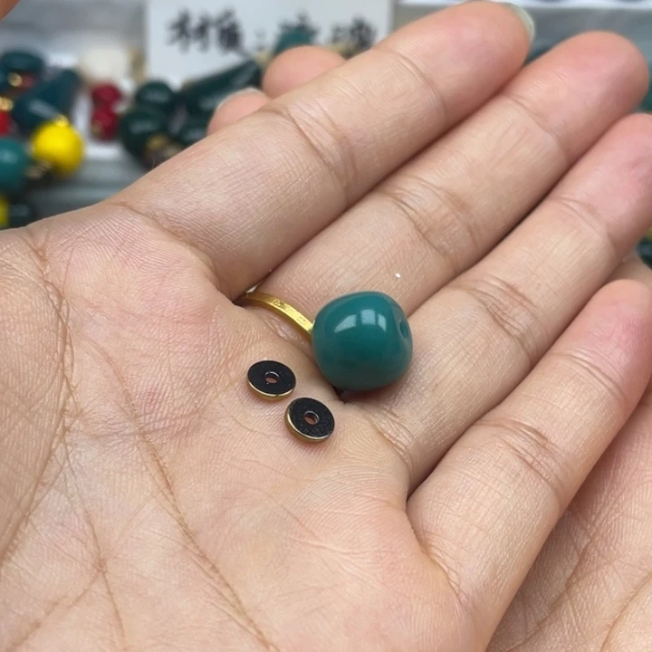 琉璃颈饰雪巴琉璃