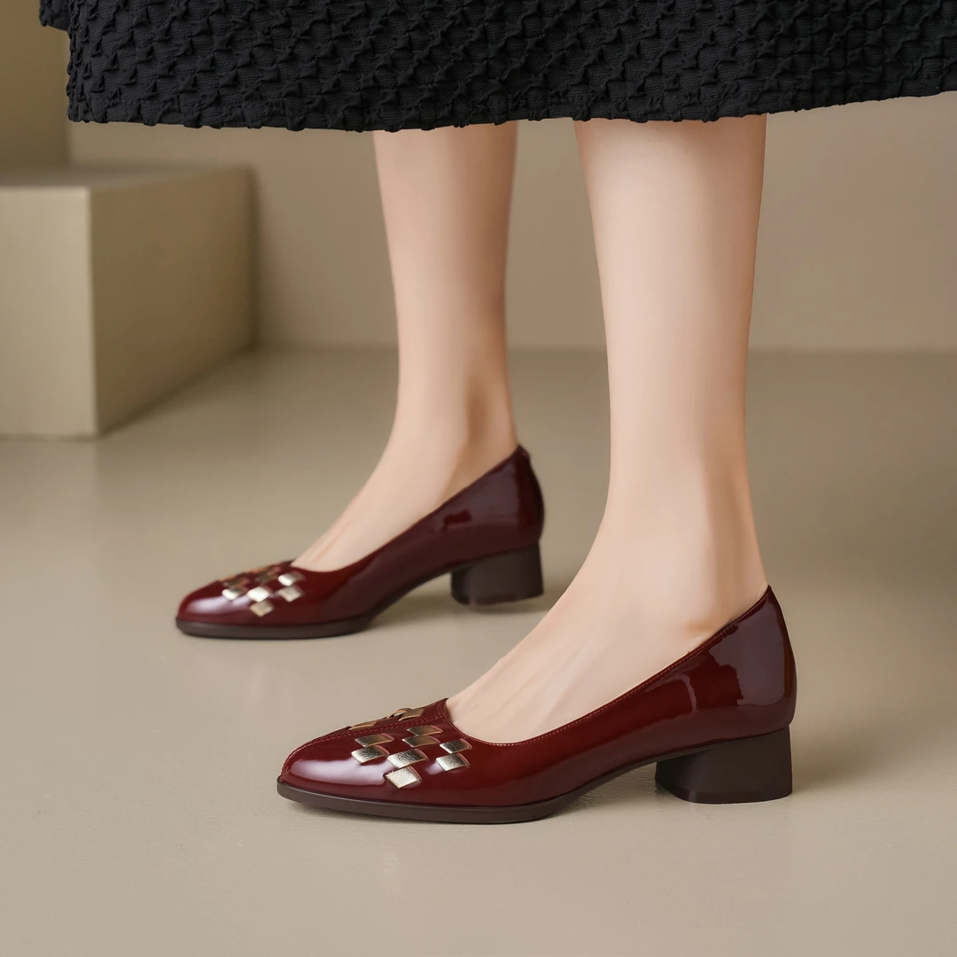 星期六尖头舒适通勤软底单鞋25年新款低跟粗跟皮鞋好穿小单鞋