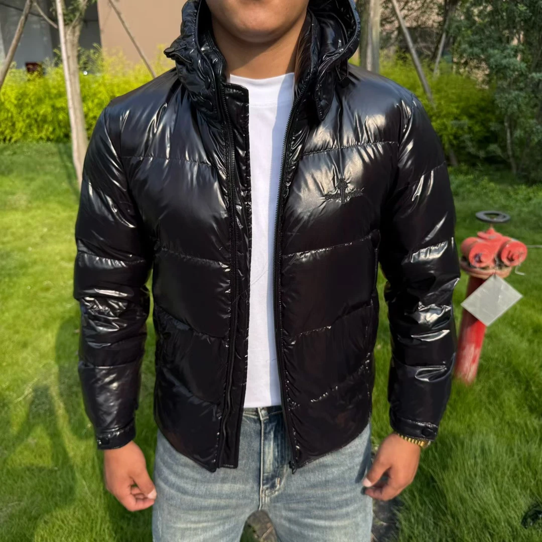 玛雅男女同款短款冬季加厚连帽亮面黑金经典款保暖外套