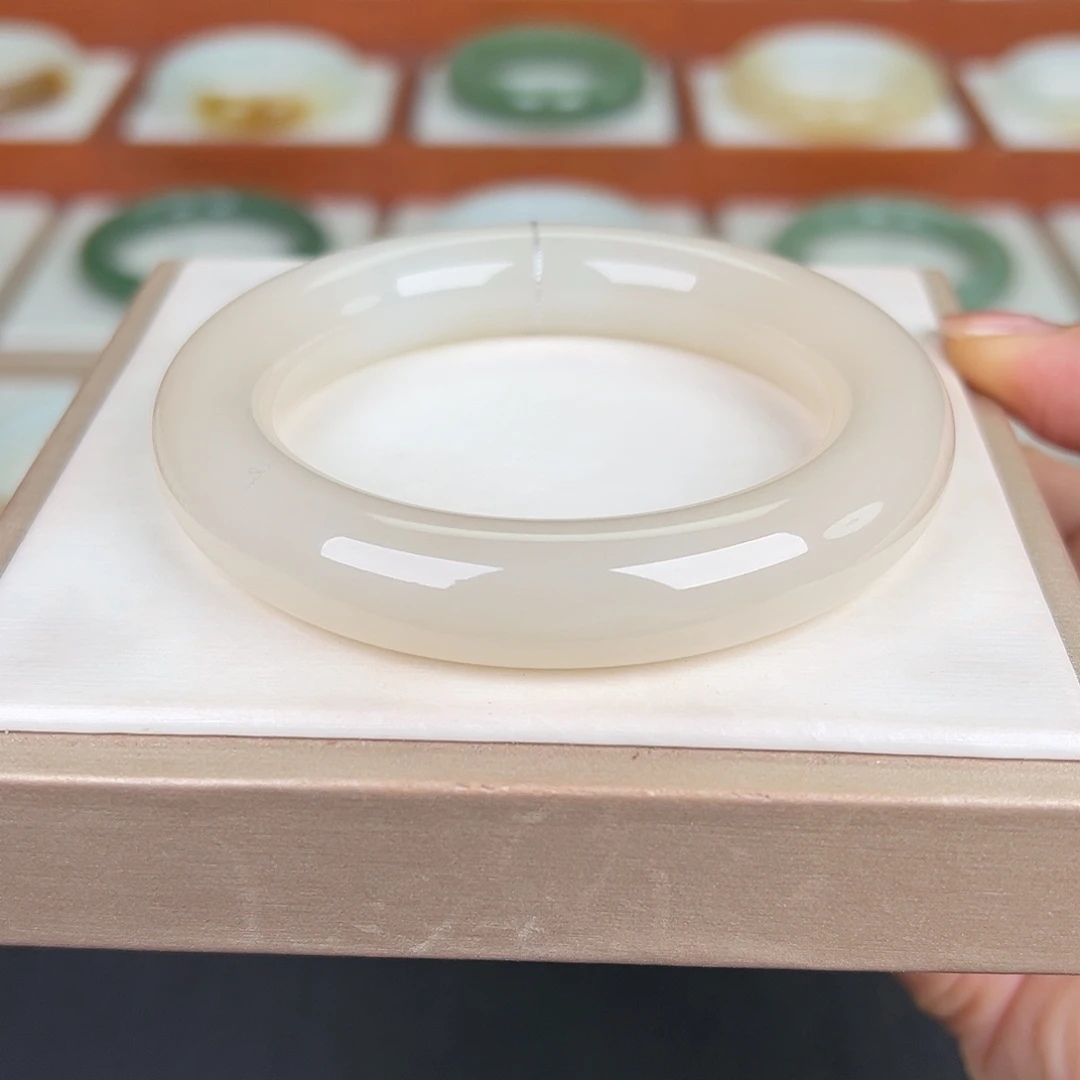 和田玉未镶嵌手镯和田玉藕粉手镯