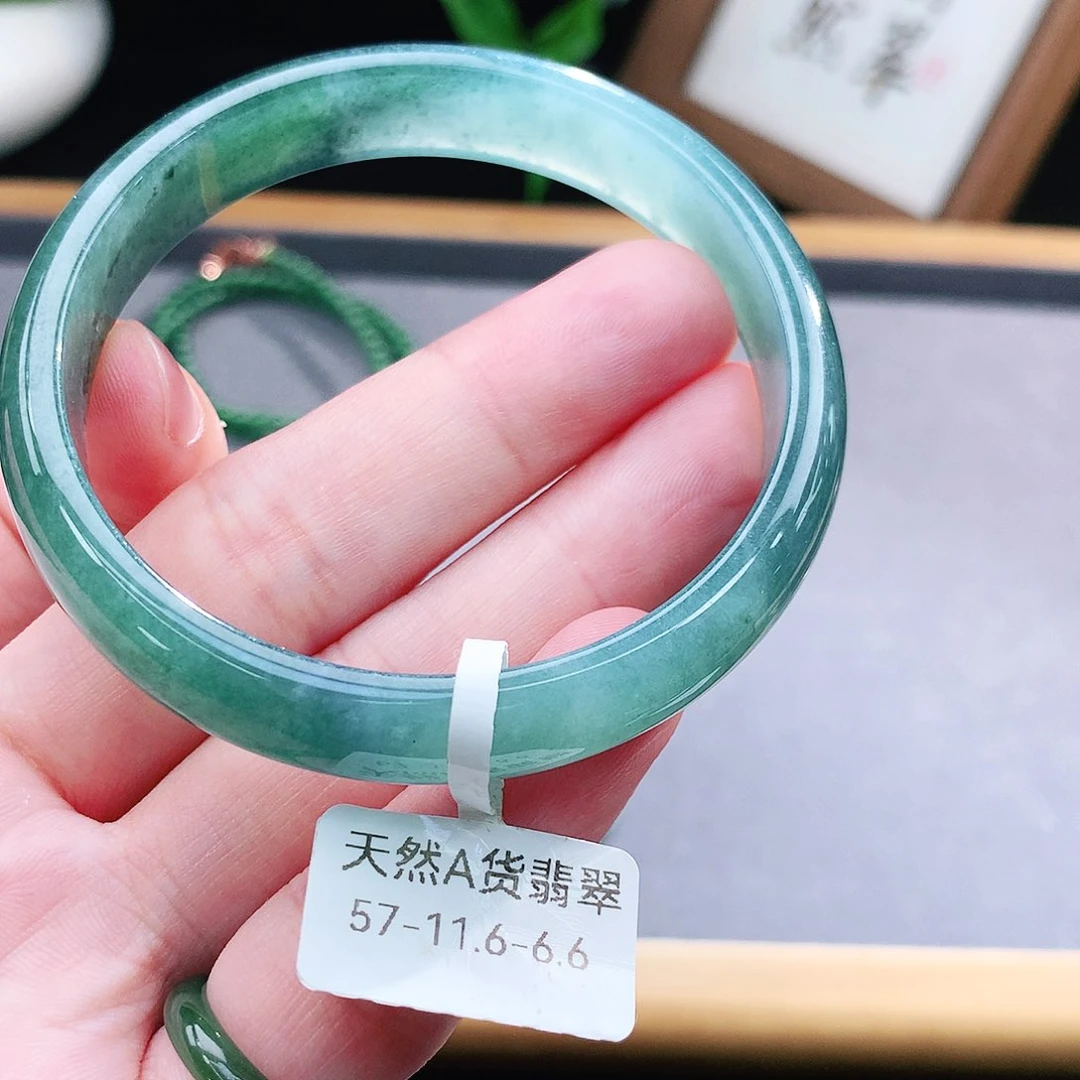 翡翠手镯（圆镯）未镶嵌