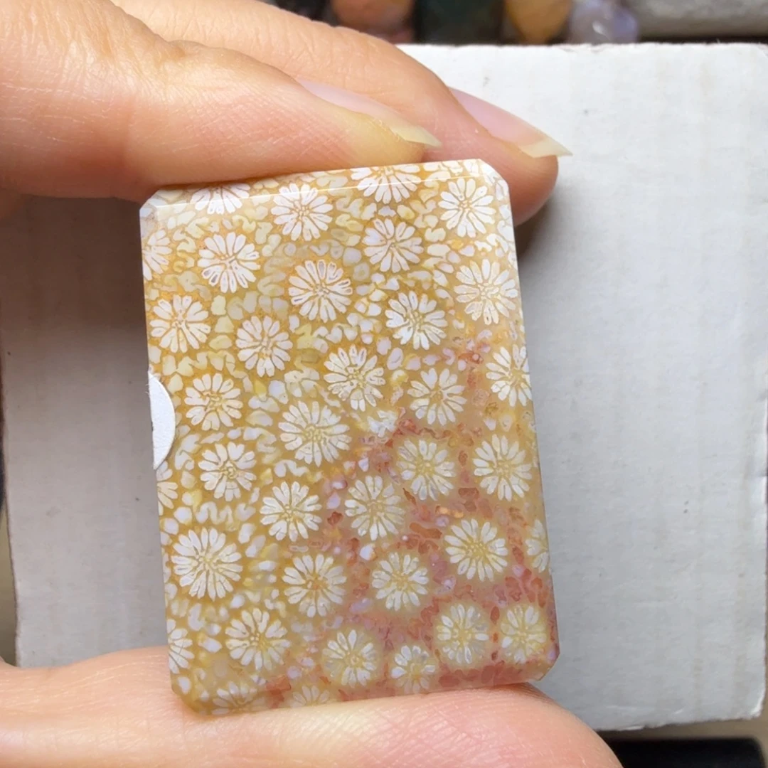 硅化玉未镶嵌精致美花