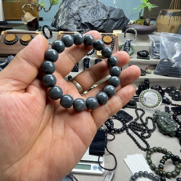 無***和田玉（糖玉）未镶嵌颈饰