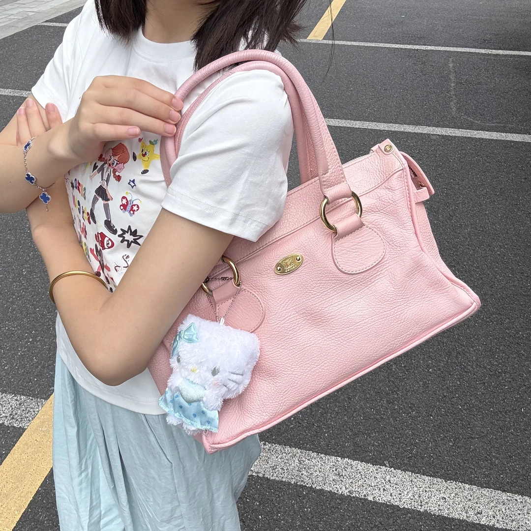 95新 Celine/思琳 樱花粉双面机车包/55084