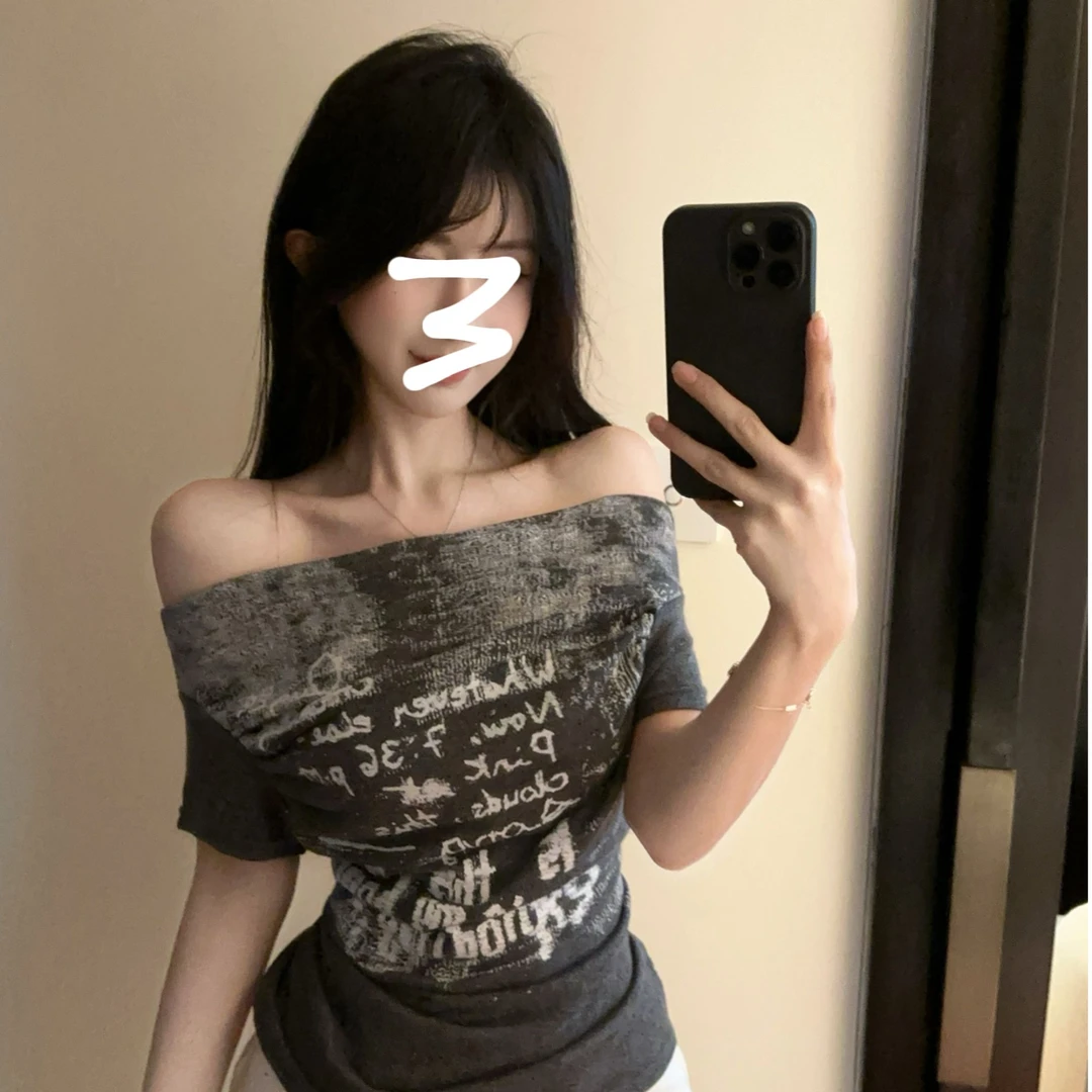 辣妹风趣味印花一字肩斜肩两穿微透收腰设计感上衣女