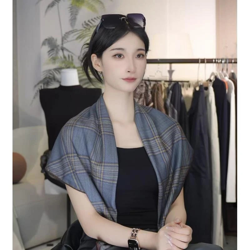K（绿扣）【格纹邂逅】-P12 时尚丝毛双面异色85*85百搭舒适丝巾