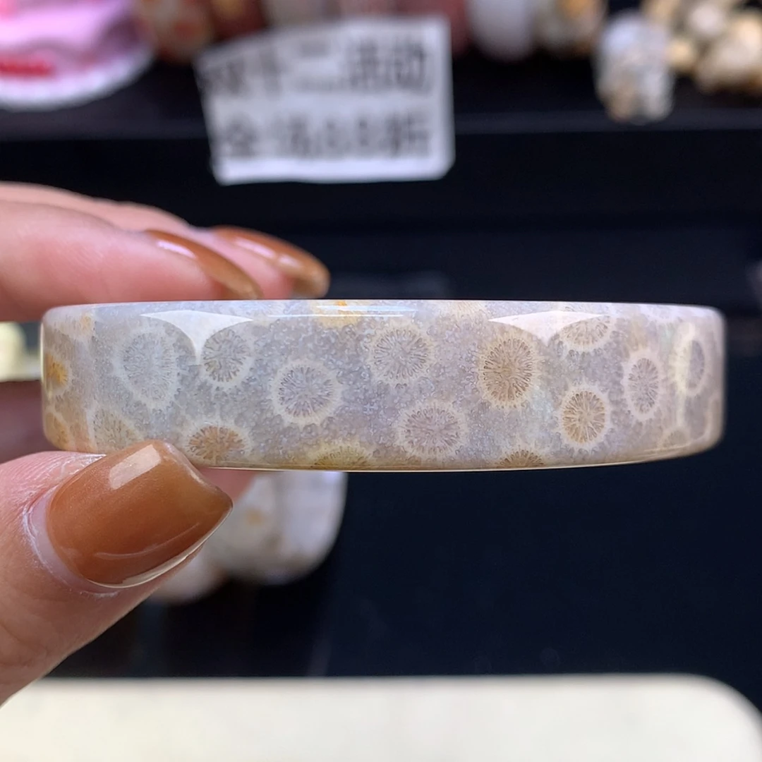 【闪购商品】颈饰未镶嵌硅化珊瑚（珊瑚玉）精美手镯54（58号）