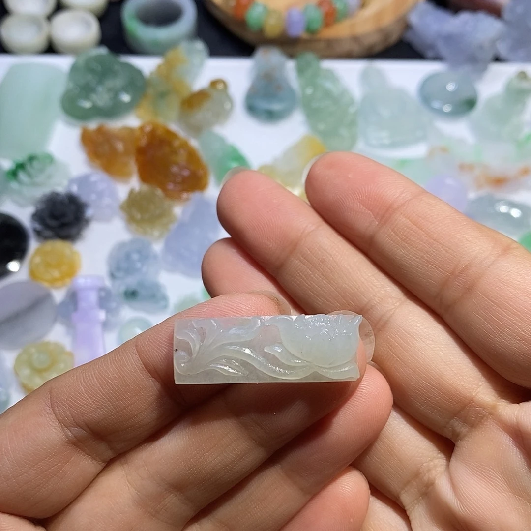 定制翡翠未镶嵌手牌