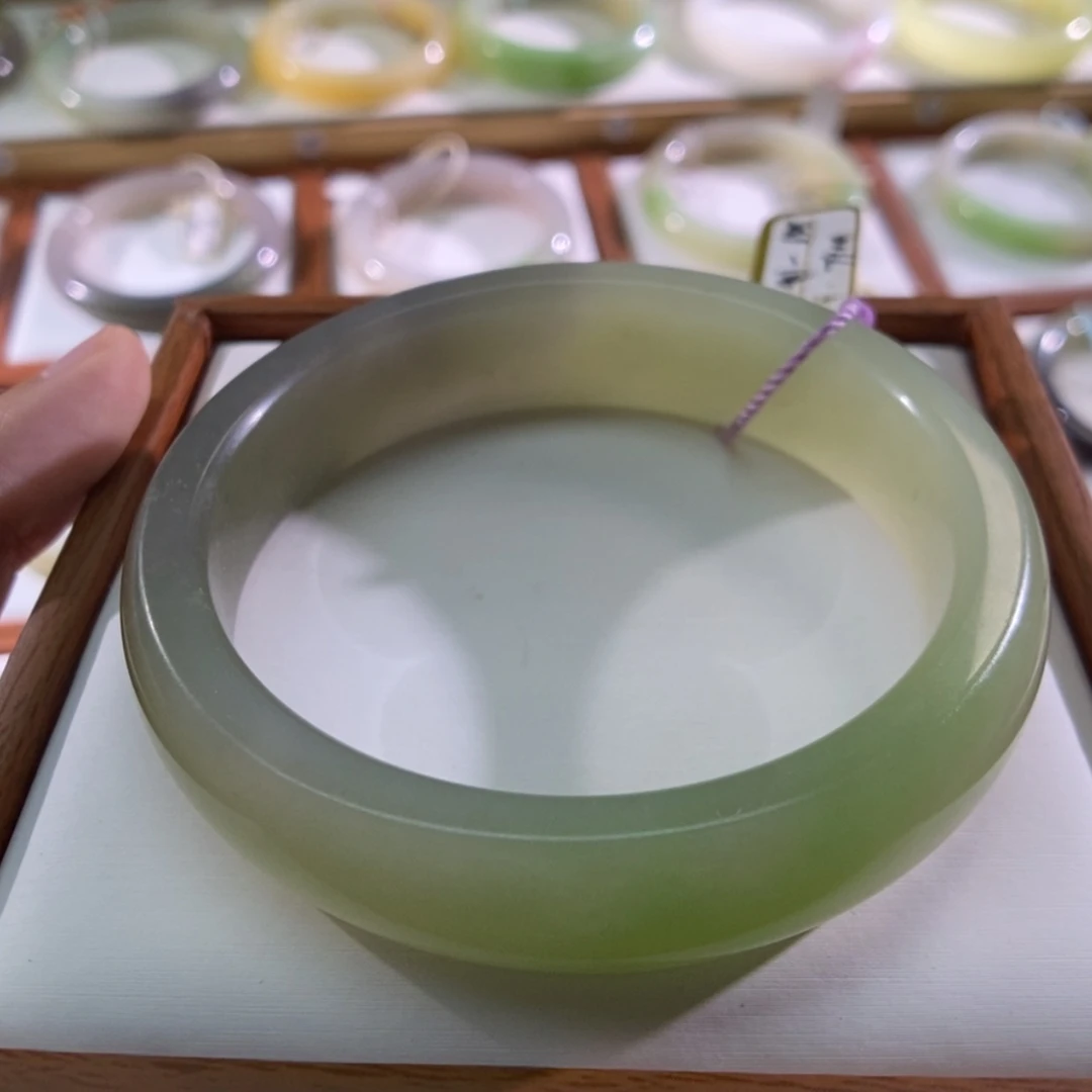 【闪购商品】未镶嵌手镯和田玉（翠青玉）