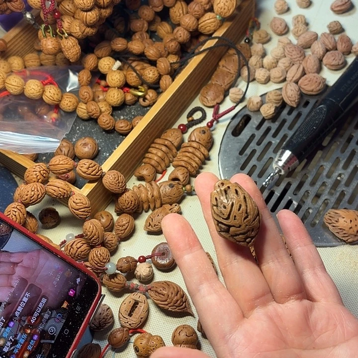 平****桃核吊坠桃核手工制作工艺