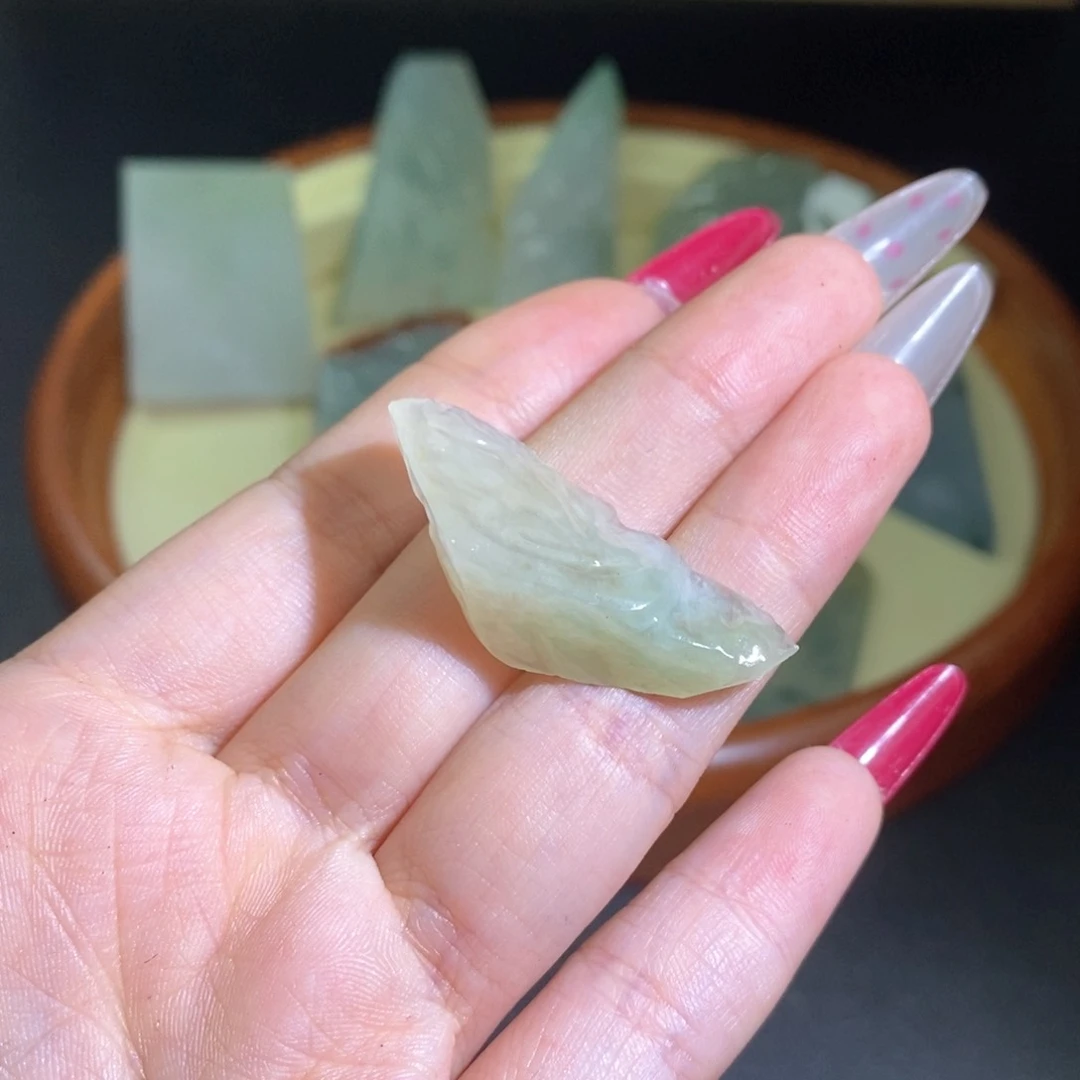 翡翠未镶嵌颈饰mm