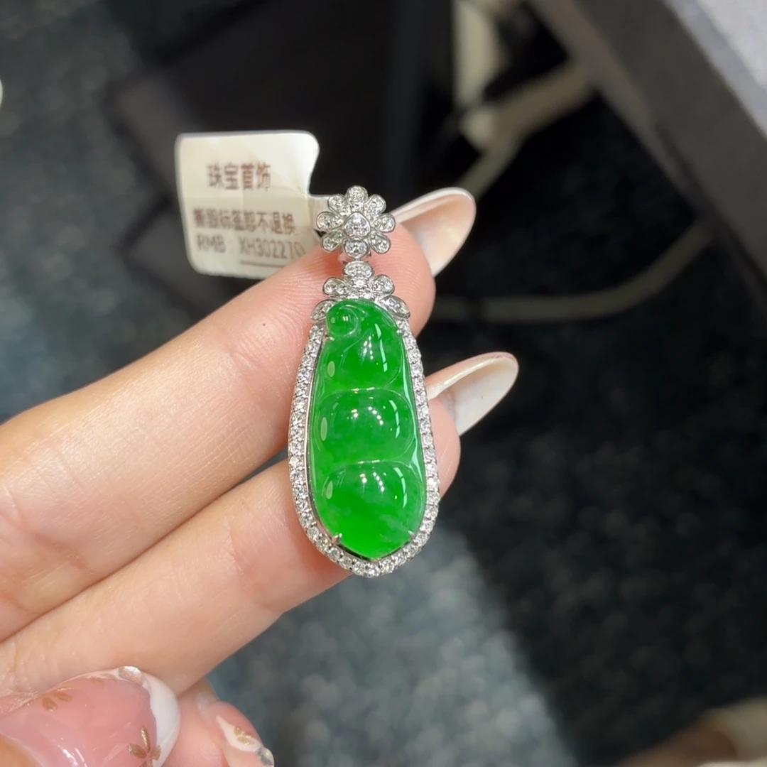 颈饰18K金镶嵌翡翠