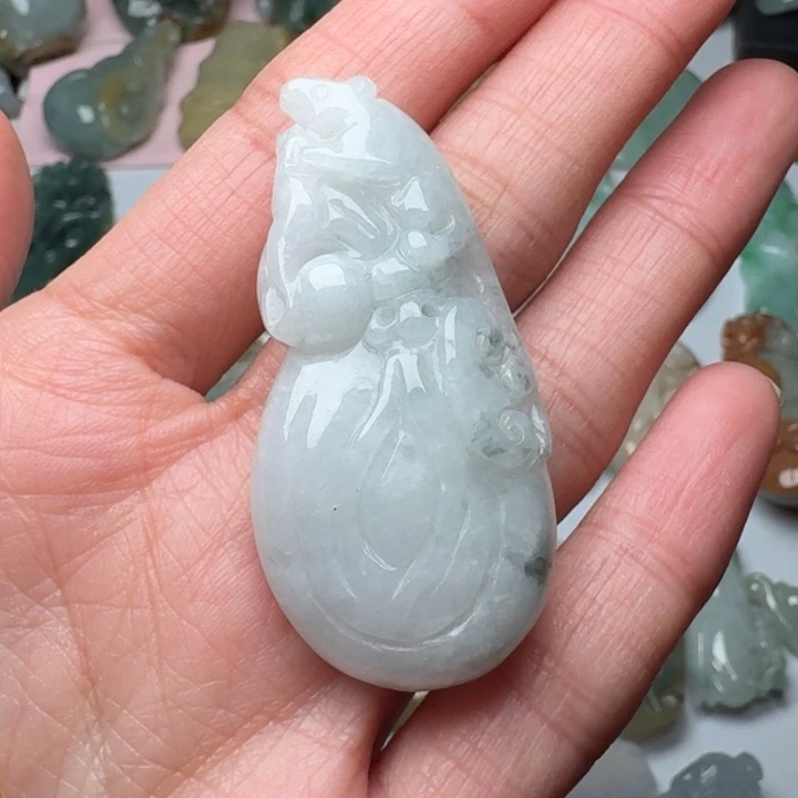 翡翠未镶嵌颈饰钱袋子