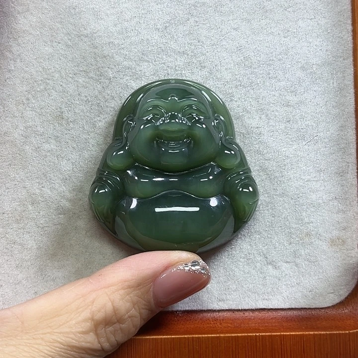 颈饰未镶嵌和田玉（碧玉）