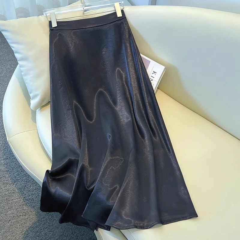 拉夏贝尔黑色印花伞裙半身裙女夏季薄款2025新款中长缎面垂顺A字