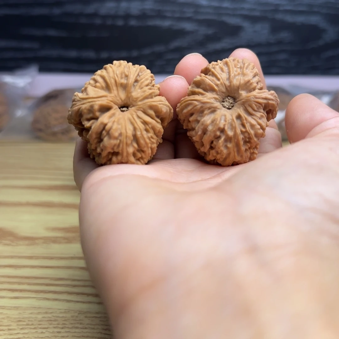 桃核吊坠卡**连核桃核桃