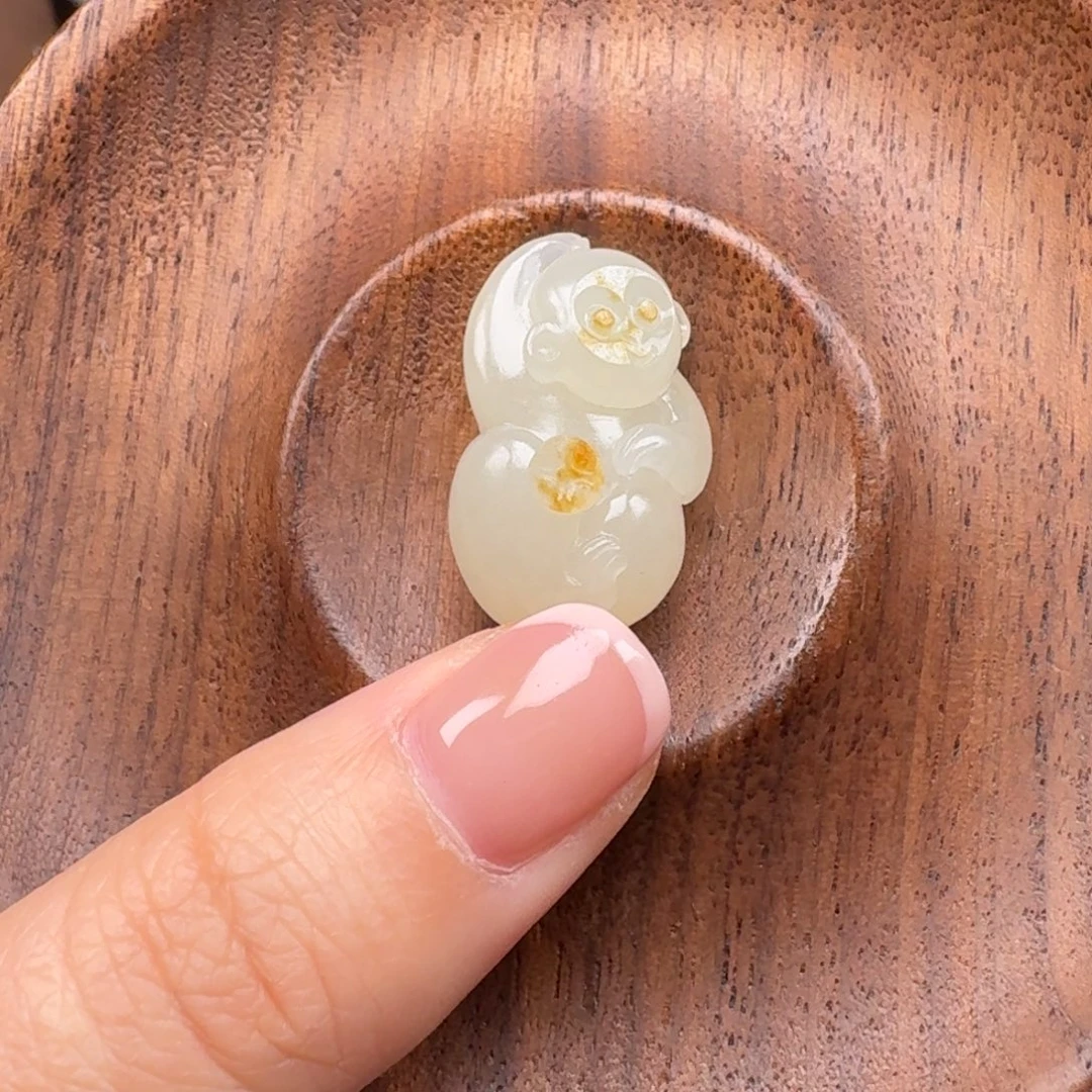 和田玉（子料）未镶嵌挂件猴子