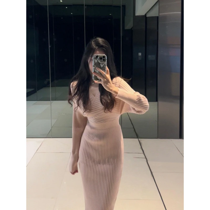 Gilded Threads纯欲风V领针织连衣裙女秋冬季修身包臀内搭长裙