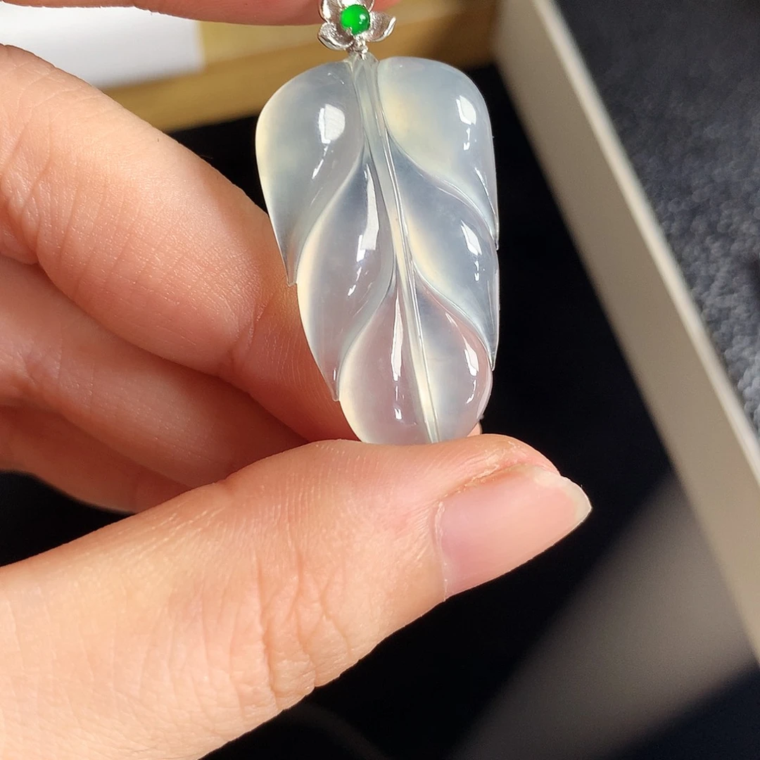 项链18K金镶嵌翡翠叶子