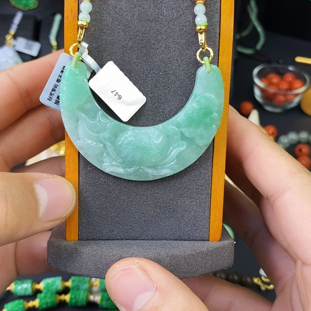 颈饰未镶嵌翡翠吊坠
