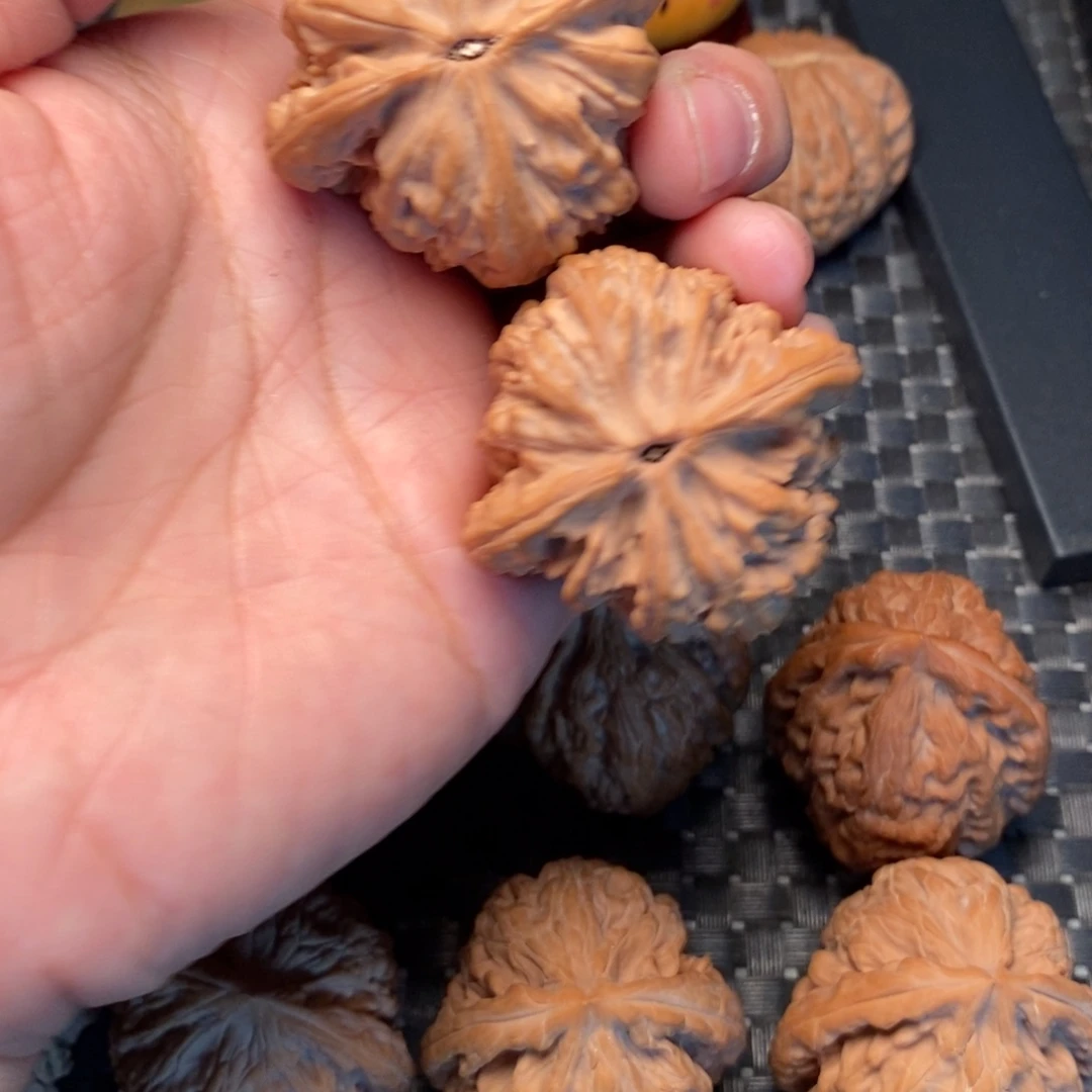 用***8吊坠文玩核桃虎头王
