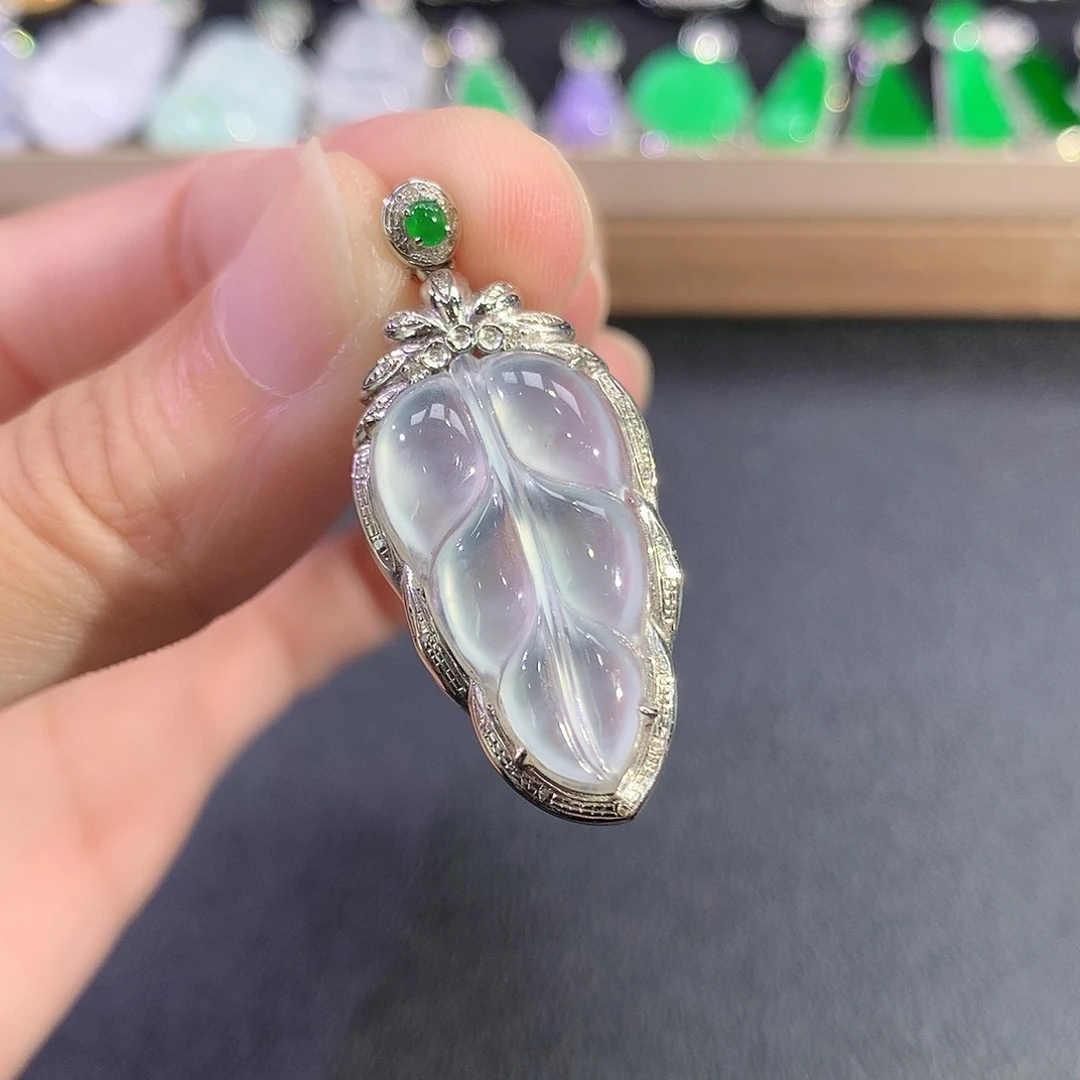 翡翠18K金镶嵌吊坠(赠链)