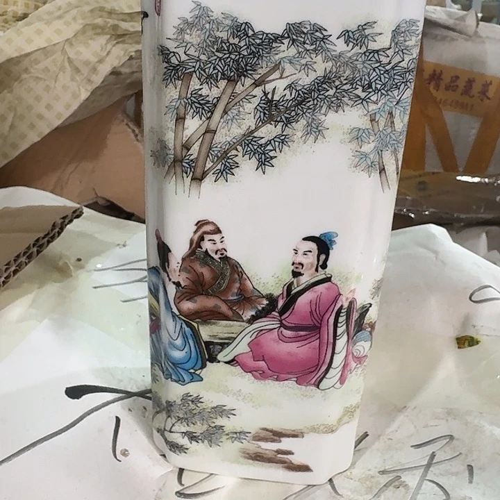 摆件陶瓷的表面上看