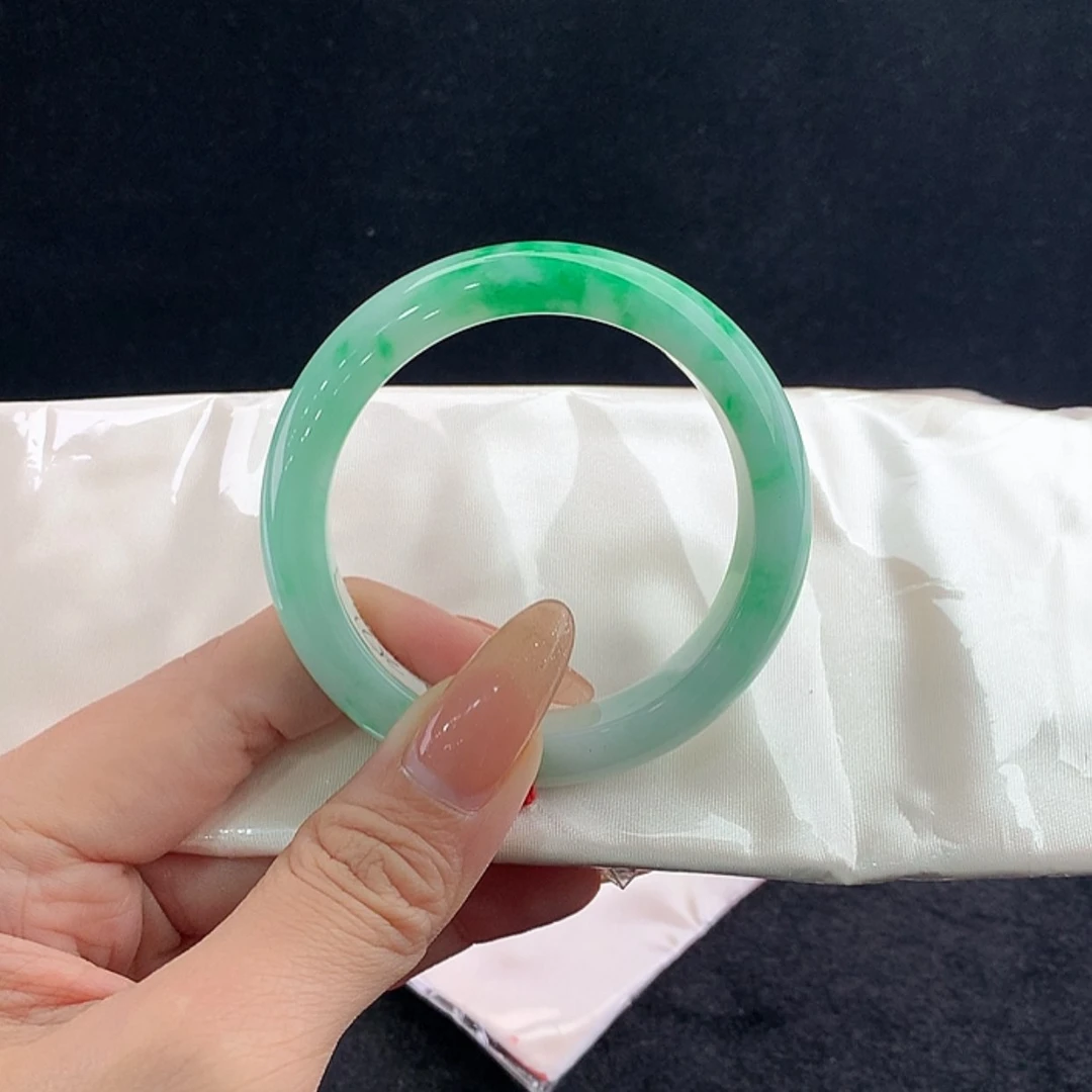 【闪购商品】未镶嵌手镯翡翠正52