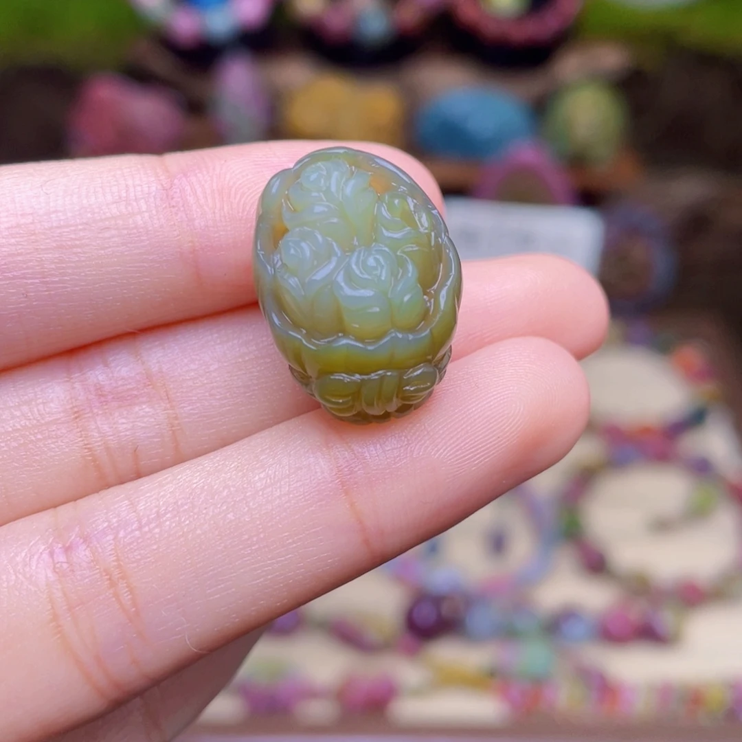 玛瑙/玉髓未镶嵌珠宝半成品盐源玛瑙手捧花