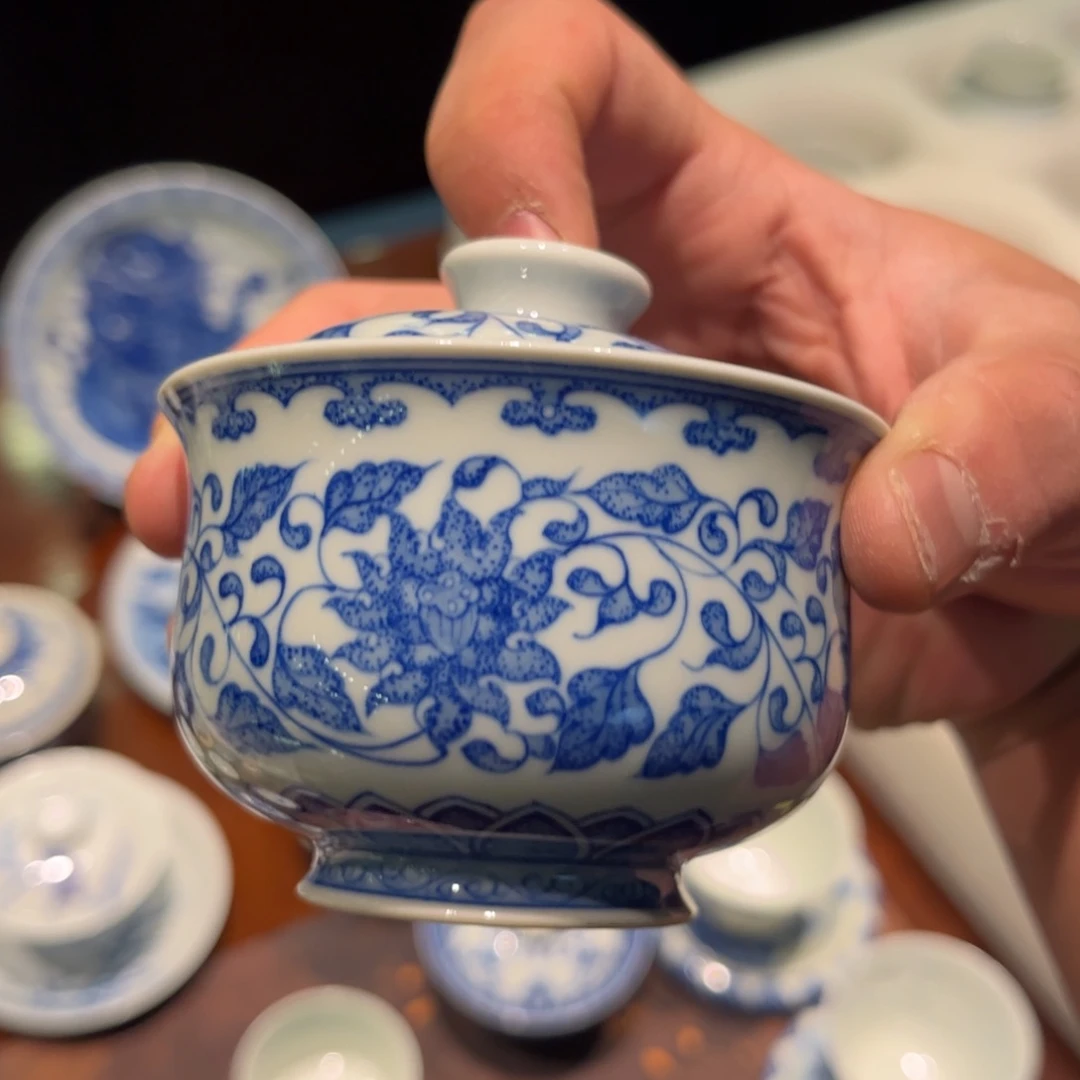 大*青花缠枝莲盖碗一只